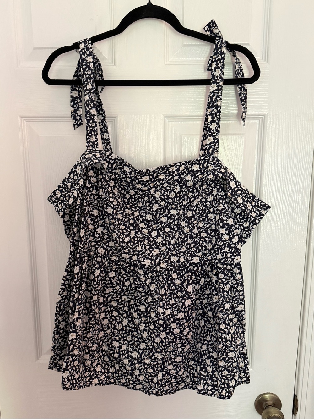 torrid Navy & White Floral Tie-Shoulder Crop Top size 2